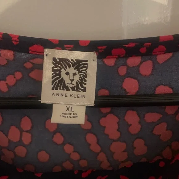Anne Klein XLg Red Pattern on Navy, Sleeveless Cowlneck Cape-overlay Top. - Picture 2 of 10